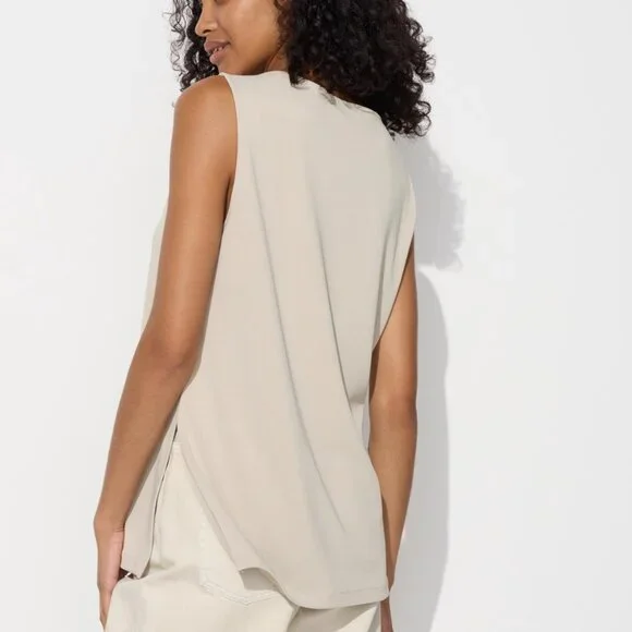 ✨ UNIQLO Sleeveless Top Brand New with Tags! ✨ - Picture 8 of 9